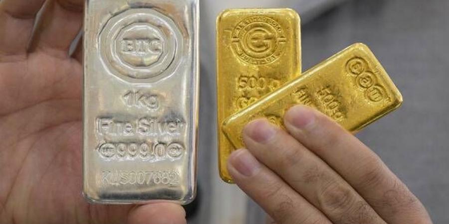 تراجع الذهب والفضة بعد إعلان ترامب ترشيح وارش لرئاسة الفيدرالي