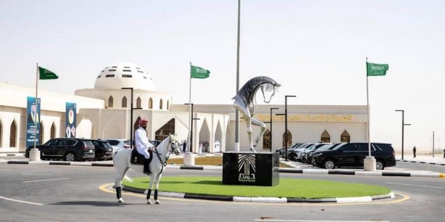 محافظ الأحساء يزور عددًا من مراكز المحافظة.. ويدشّن مشاريع تنموية بقيمة 40 مليون ريال