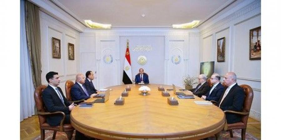 السيسي يؤكد ضرورة العمل على إزالة جميع التحديات التي تواجه قطاعات الاستثمار والصناعة المختلفة