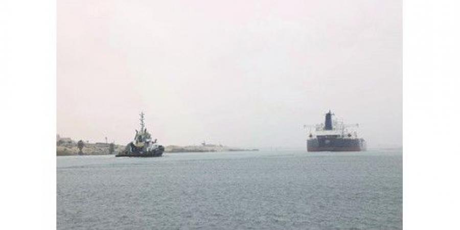 أسامة ربيع: «حركة الملاحة بالقناة منتظمة.. وتدابير للتعامل مع سوء الأحوال الجوية»