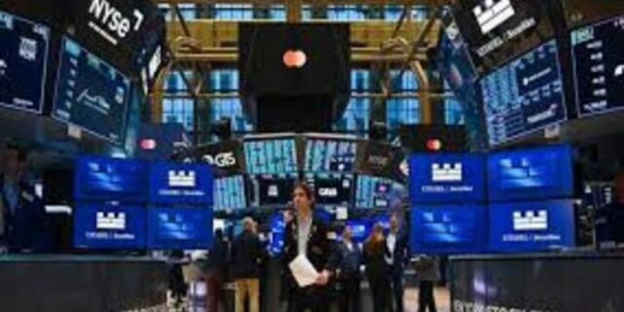 تراجع العقود الآجلة للأسهم الأمريكية إثر تلويح ترامب بتصعيد عسكري