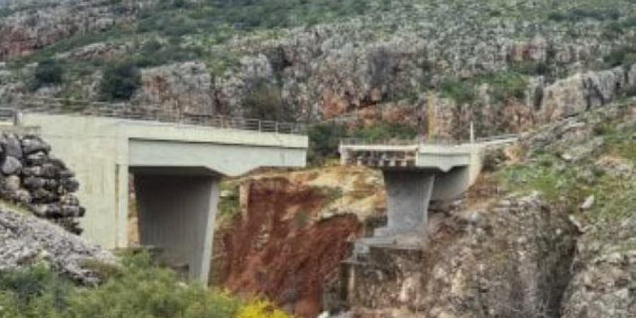 رويترز: إسرائيل تقصف آخر جسر يربط جنوب لبنان ببقية البلاد