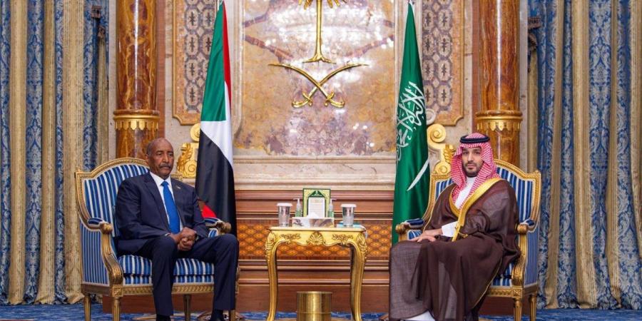 ولي العهد يلتقي رئيس مجلس السيادة الانتقالي في السودان