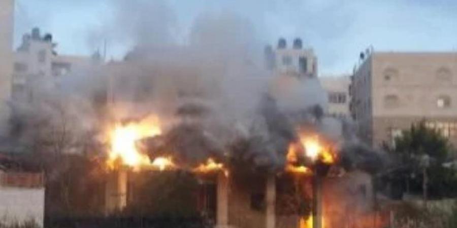 مستوطنون إسرائيليون يحرقون أراض فلسطينية بالضفة الغربية المحتلة