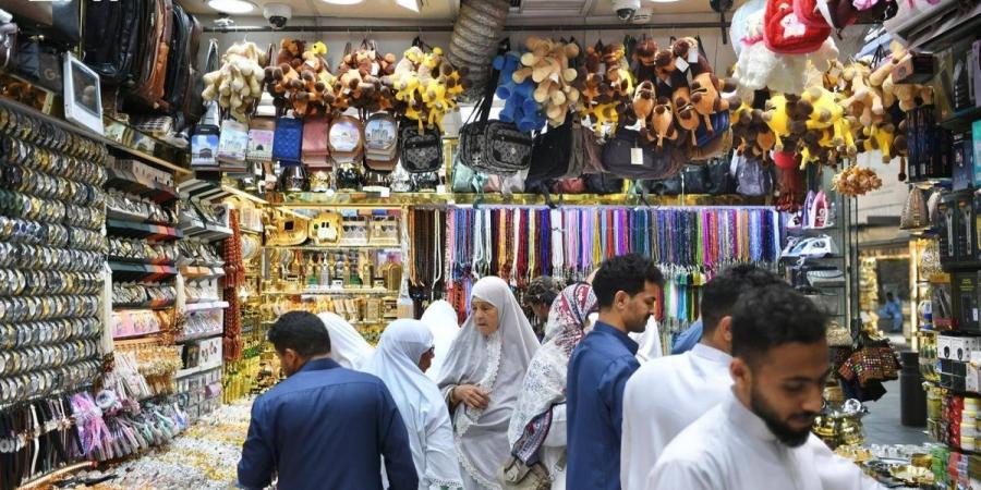 ضيوف الرحمن ينعشون الحركة التجارية في أسواق المدينة المنورة