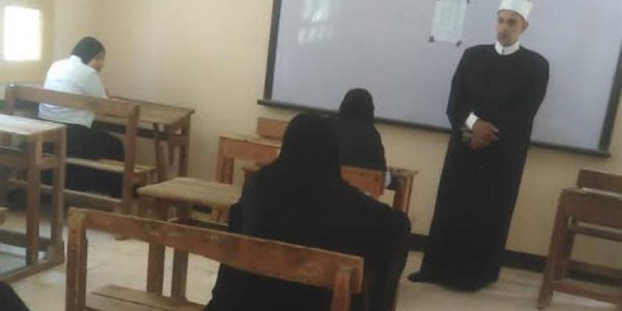 قيادات أزهر الدقهلية تتفقد لجان امتحانات "الصرف" للشهادة الثانوية