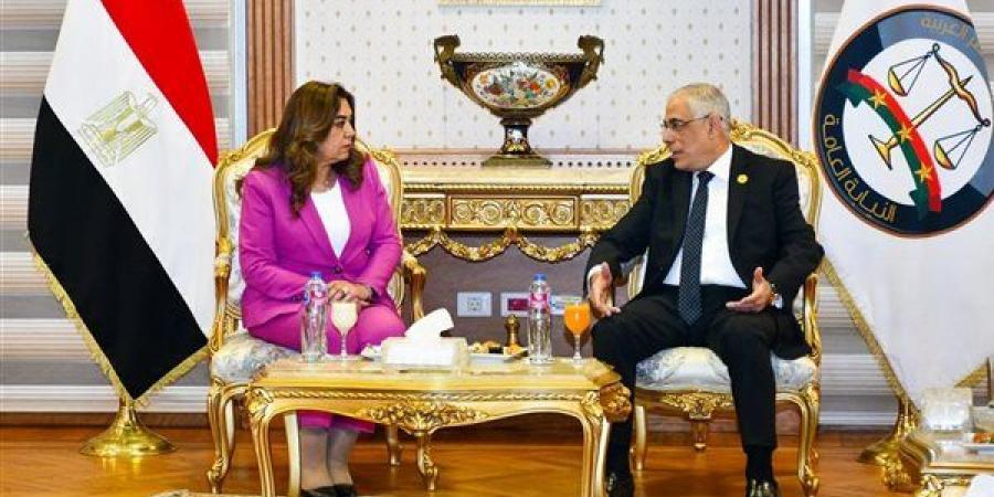 النائب العام يشهد تسليم 52 قطعة أرض للتنمية المحلية بعد إخلائها من المركبات