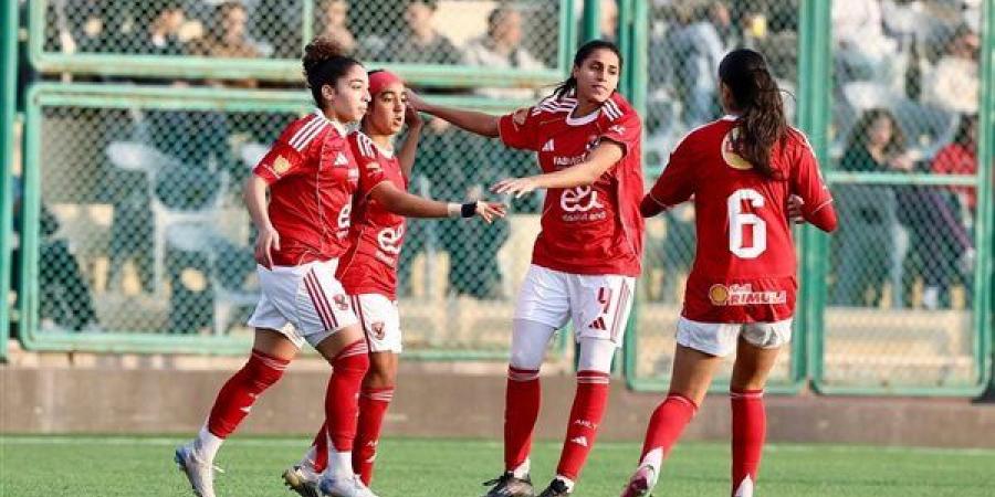 الأهلي يعلن تجديد عقد نجمة فريق الكرة النسائية لمدة موسمين