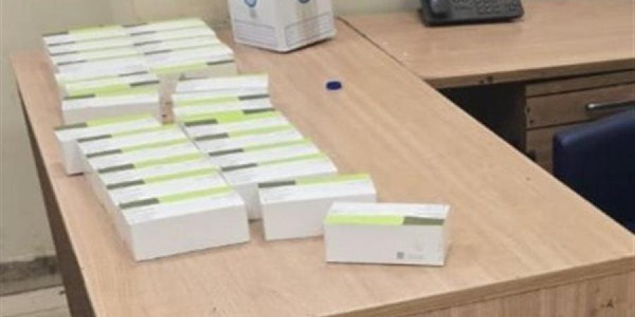 جمارك مطار القاهرة تُحبط محاولة تهريب أدوية باهظة الثمن داخل عبوات مياه زمزم