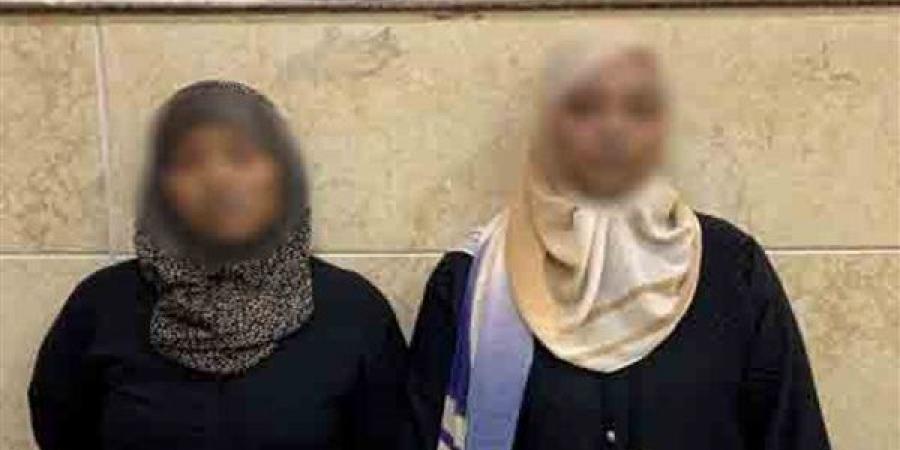 ضبط سيدتين بتهمة التعدي على نجار بأسلحة بيضاء في البحيرة
