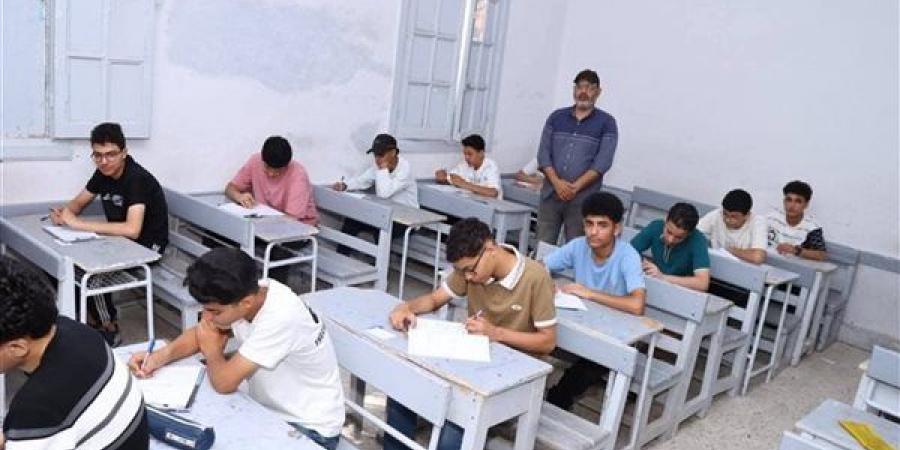 22954 طالبا بالفيوم يبدأون اليوم امتحانات الثانوية العامة بـ"التربية الوطنية والدين"