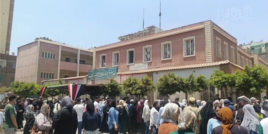 الدين مطمئن والتربية الوطنية بها مفاجآت، آراء طلاب الثانوية في الشرقية بشأن امتحانات اليوم (فيديو وصور)