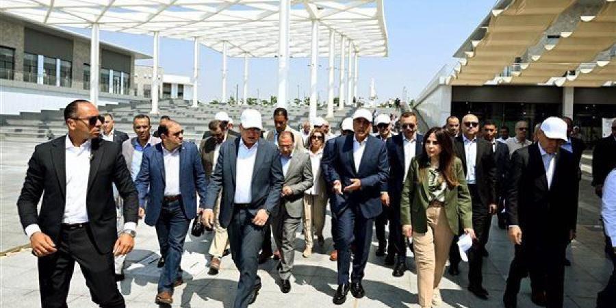 رئيس الوزراء يتفقد معدلات الإنجاز بمشروع "حدائق تلال الفسطاط"