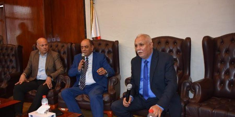رئيس غرفة الجيزة التجارية يبحث آليات تحويل الدعم العيني إلى نقدي
