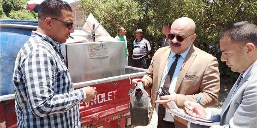 ضبط نحو 2 طن ألبان فاسدة ومصادرة 6804 عبوات جبن منتهية الصلاحية بالمنيا