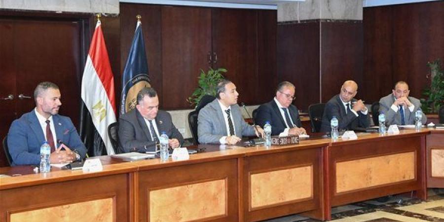 رئيس الرقابة المالية يناقش الاستعدادات الأخيرة لإطلاق "البيع على المكشوف" في البورصة