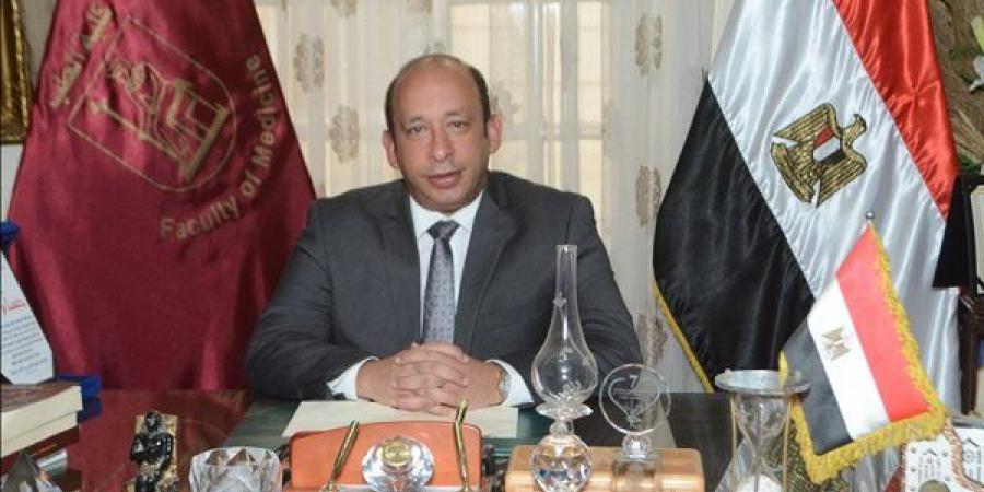عميد قصر العيني مهنئًا الأساتذة الفائزين بجوائز جامعة القاهرة: نتاج طبيعي لتاريخ من العطاء
