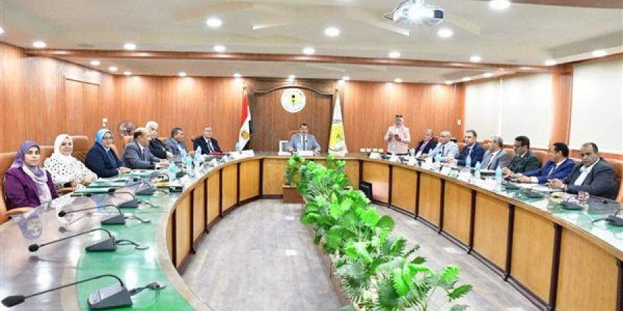 مجلس جامعة الوادي الجديد يناقش إنشاء مستشفى جديد ويقر تعاونا دوليا