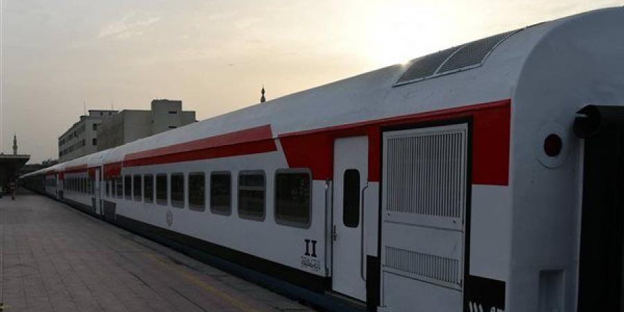 تشغيل التحكم الآلي والالتزام بالسرعات المقررة أبرز تعليمات وزير النقل لسائقي القطارات
