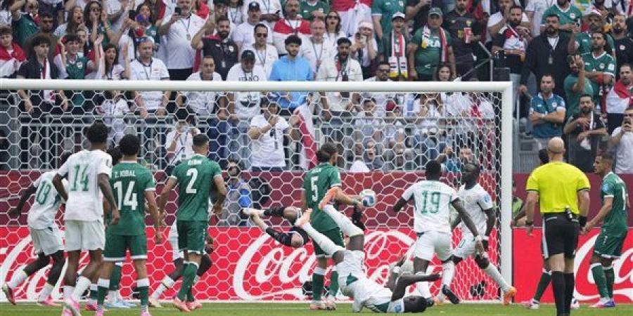 الشوط الأول، السنغال تتقدم على العراق بهدف وتتمسك بحلم التأهل بالمونديال
