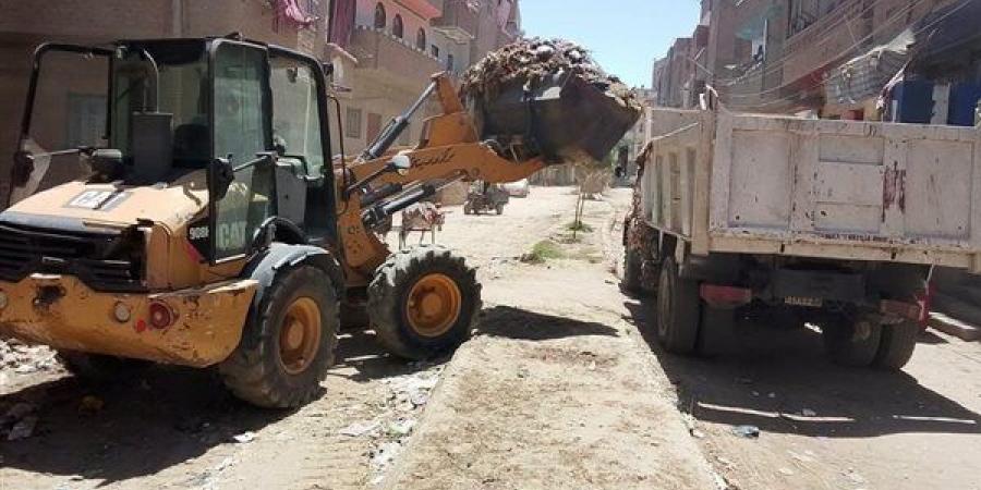 رفع 148 طنًا من المخلفات بقرى صدفا في أسيوط