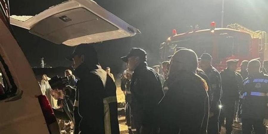 شهود العيان يكشفون تفاصيل انقلاب تريلا علي سيارتين في دائري الوراق