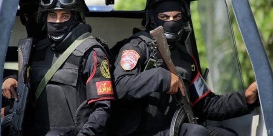 الأمن يكشف حقيقة ادعاء تهديد مواطن بسلاح أبيض لإجباره على ترك منزله في القاهرة من قبل فرد شرطة