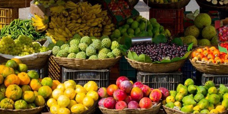 أسعار الفاكهة اليوم الكمثرى تسجل 150 جنيها والخوخ والبرقوق بـ 60 والعنب في "المتناول"