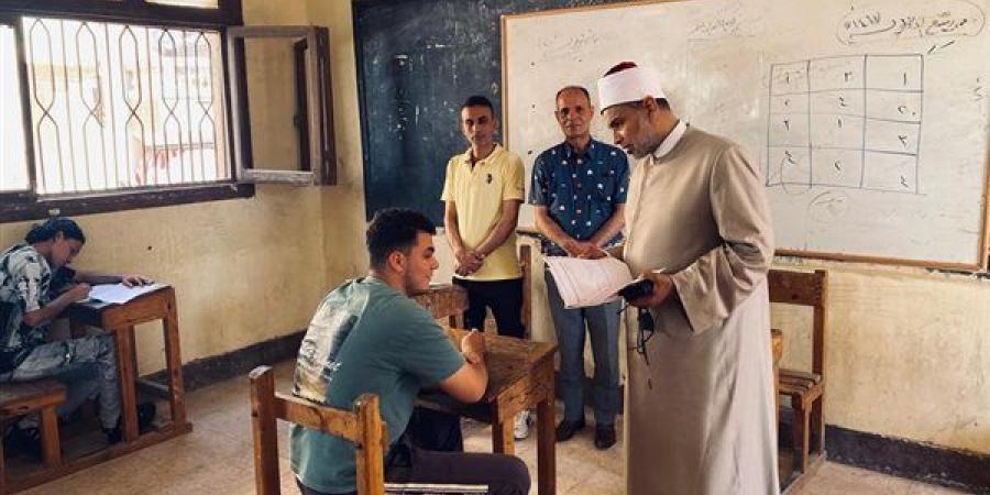 رئيس منطقة الدقهلية الأزهرية يتابع امتحان البلاغة للشهادة الثانوية بلجنة أجا