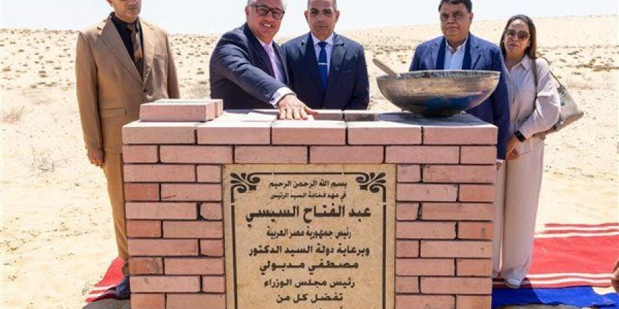 رئيس اقتصادية قناة السويس يشهد وضع حجر أساس مصنع السبائك المعدنية في سيناء