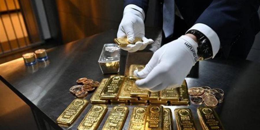 أخبار الاقتصاد اليوم: الذهب يخالف التوقعات ويأخذ منحنى الهبوط.. استقرار سعر السكر بالأسواق المحلية.. والبنك المركزي يحسم الجدل بشأن بنك مصر بالإمارات